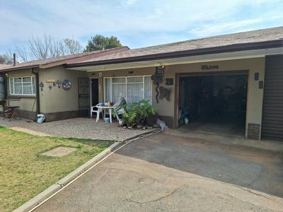 House For Sale in Meiringspark, Klerksdorp